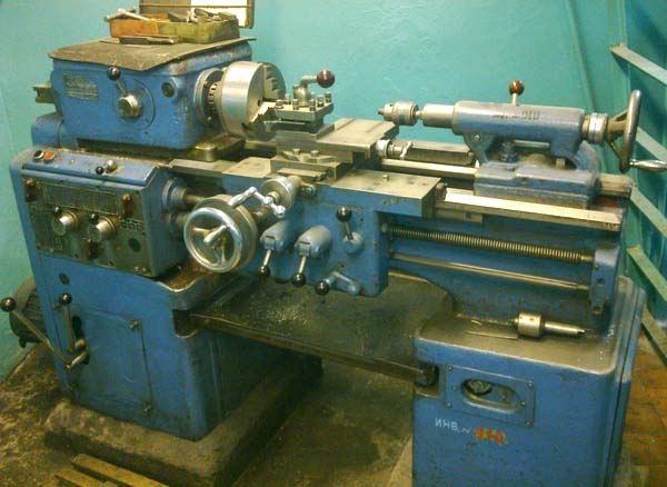 Загальний вигляд токарно-гвинторізного верстата 95-ТВ 95-ТВ Фото універсального токарно-гвинторізного верстата